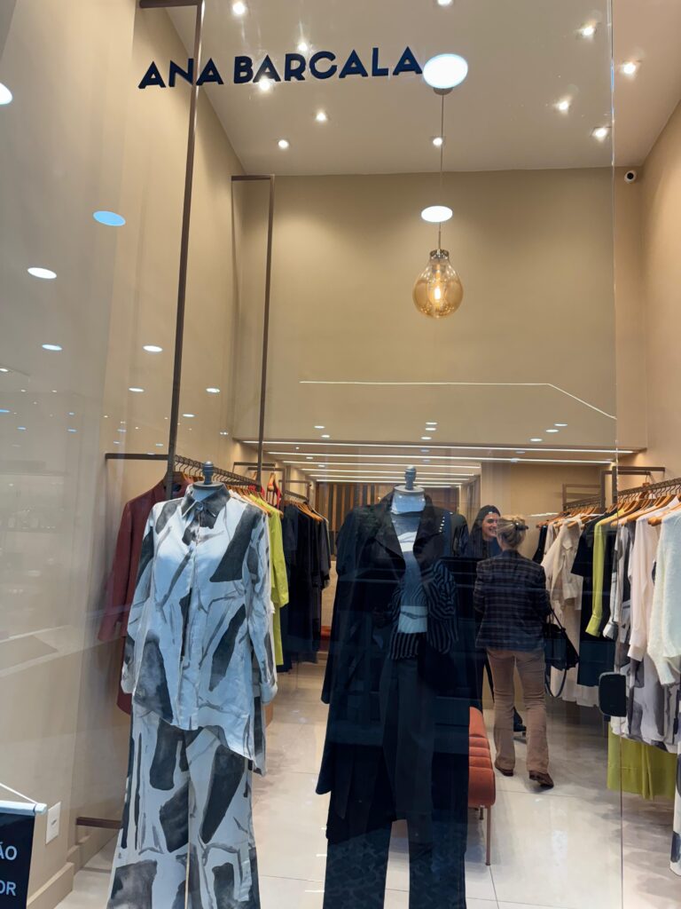 Foto da vitrine da loja no Rio de Janeiro Ana Barcala
